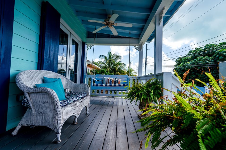 island_vibe_cottage_outside_1